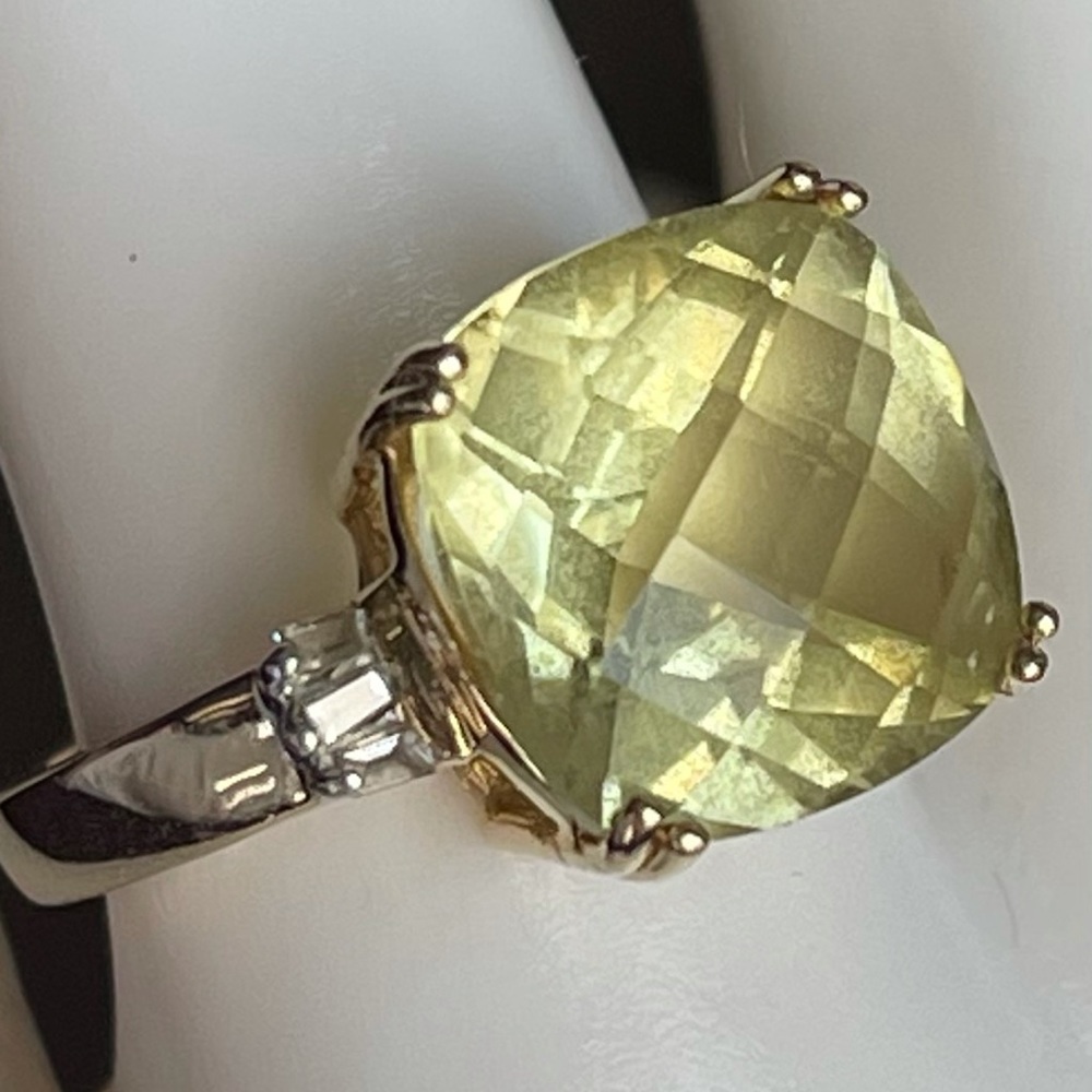 Quartz Ring